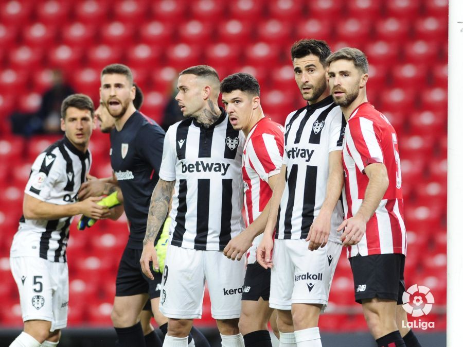  Lance de la ida de las semifinales en San Mamés.
