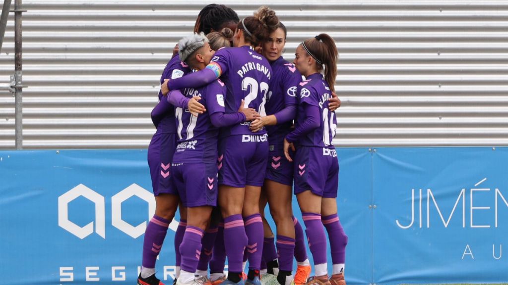  Las jugadoras del Costa Adeje Tenerife celebrando un tanto (@UDCATenerife)