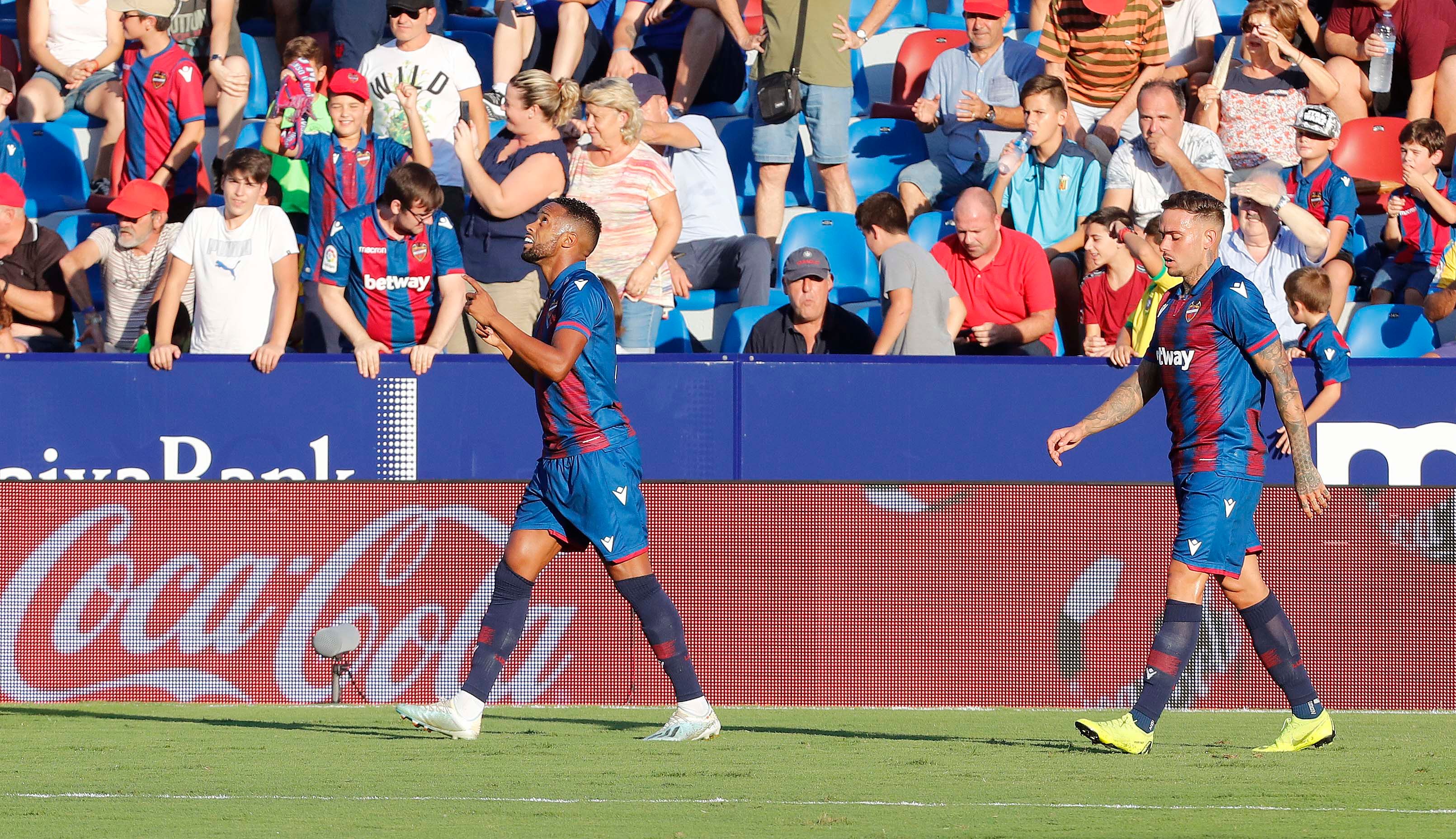  Hernani celebra su segundo gol como levantinista.