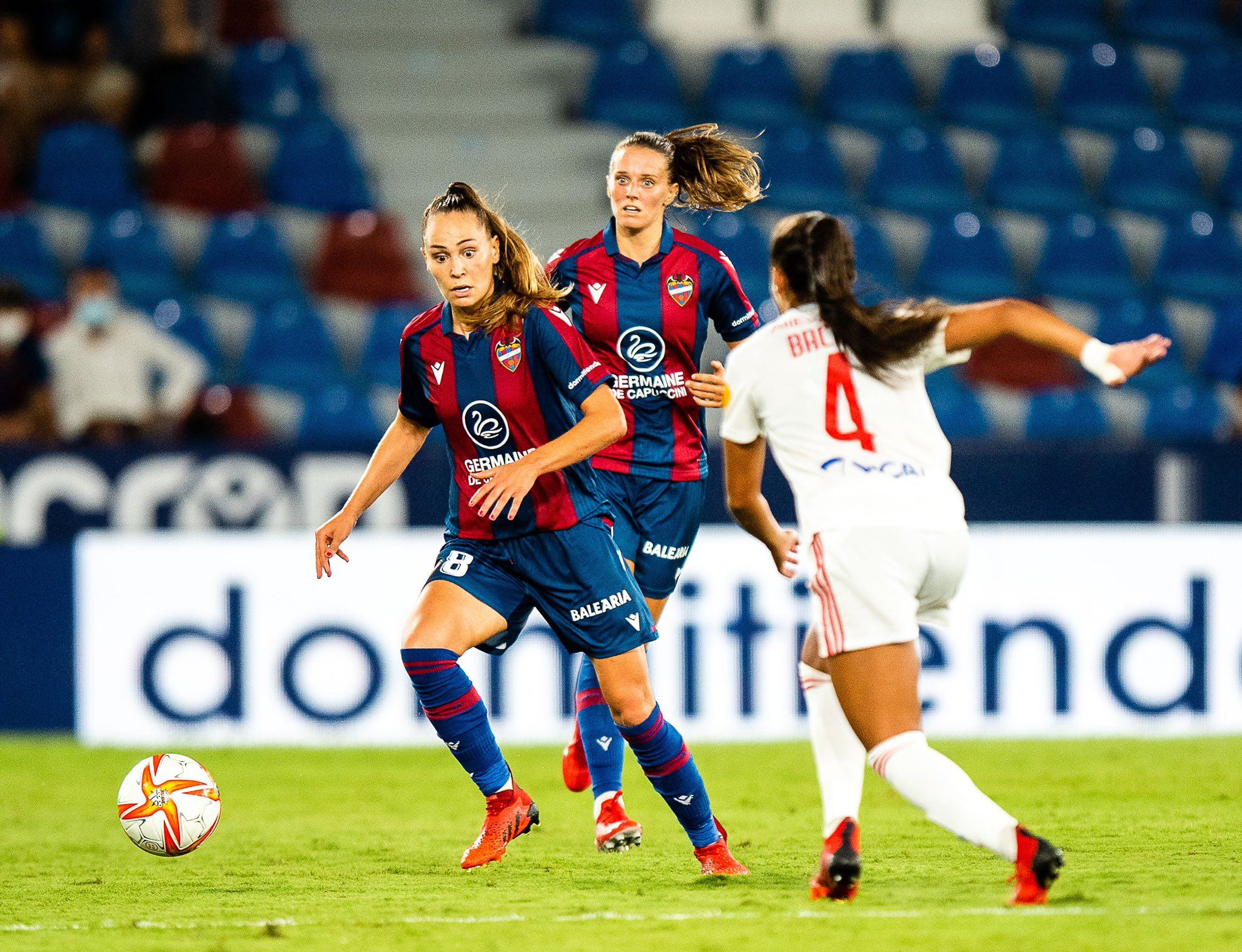 Irenen en el Levante Femenino - Olympique de Lyon.
