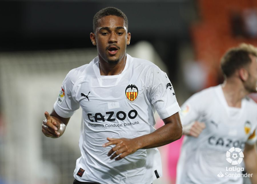 Samuel Lino ante el Getafe.