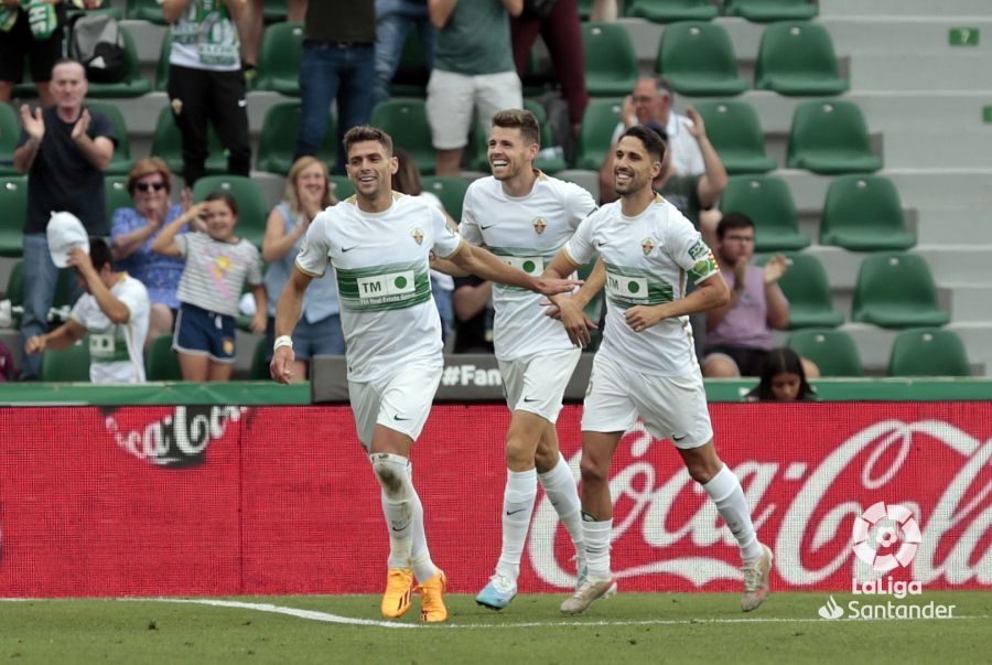  Los jugadores del Elche celebran un gol ante el Rayo.