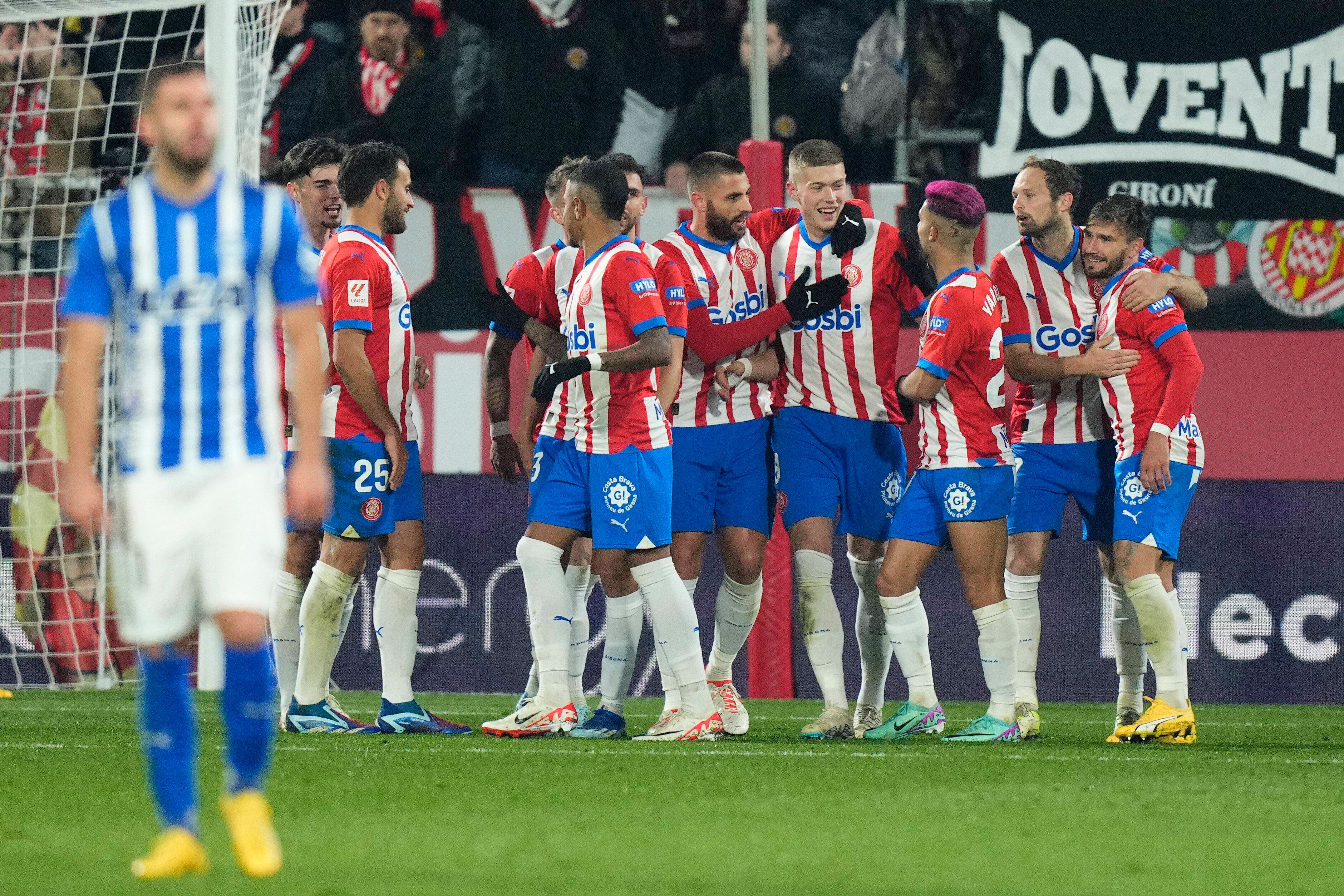  Los jugadores del Girona celebrando un gol ante el Alavés. (Fuente: Cordon Press)