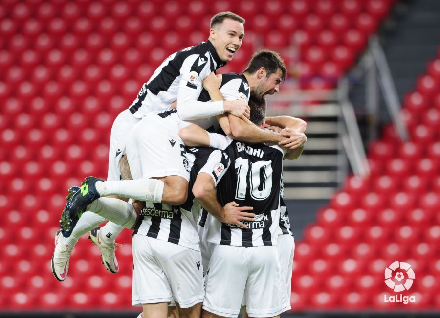  Los jugadores del Levante celebran el gol de Melero.