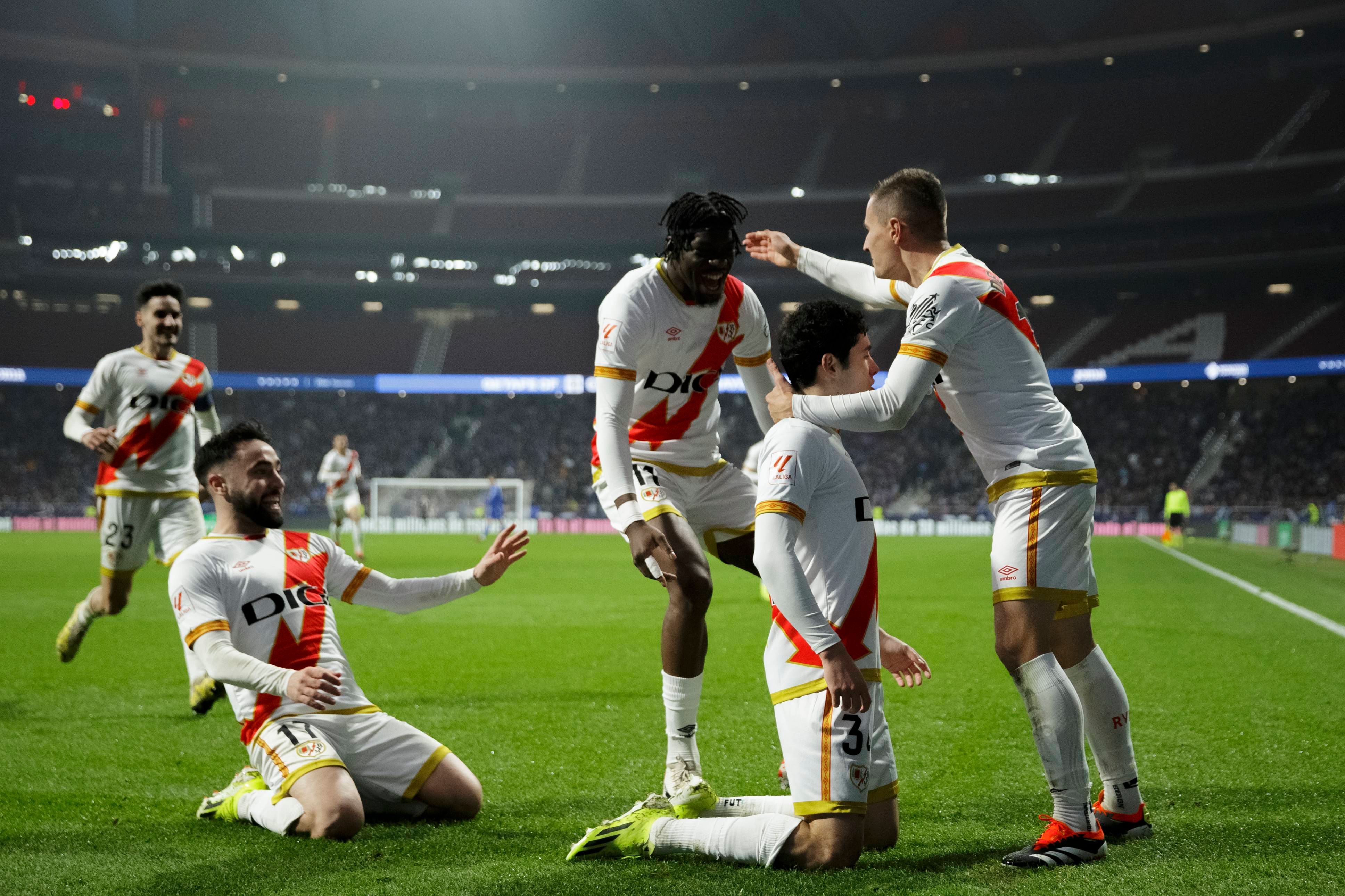  Los jugadores del Rayo Vallecano celebran un gol ante el Getafe.