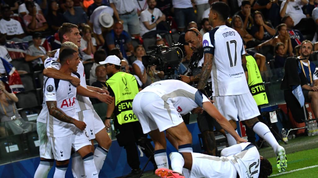  Los jugadores del Tottenham celebran un gol ante el PSG