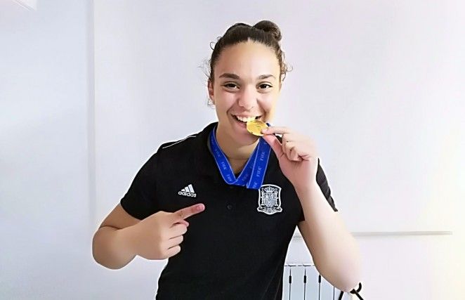  María Valenzuela tras conquistar el Mundial Sub-17.