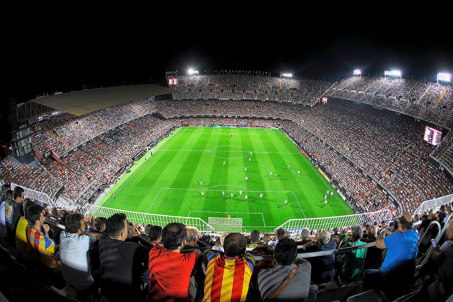 Mestalla de noche, campo del Valencia CF