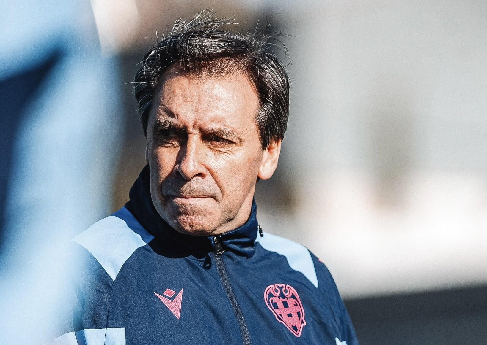  Miñambres dirige su primer entrenamiento en el Levante.