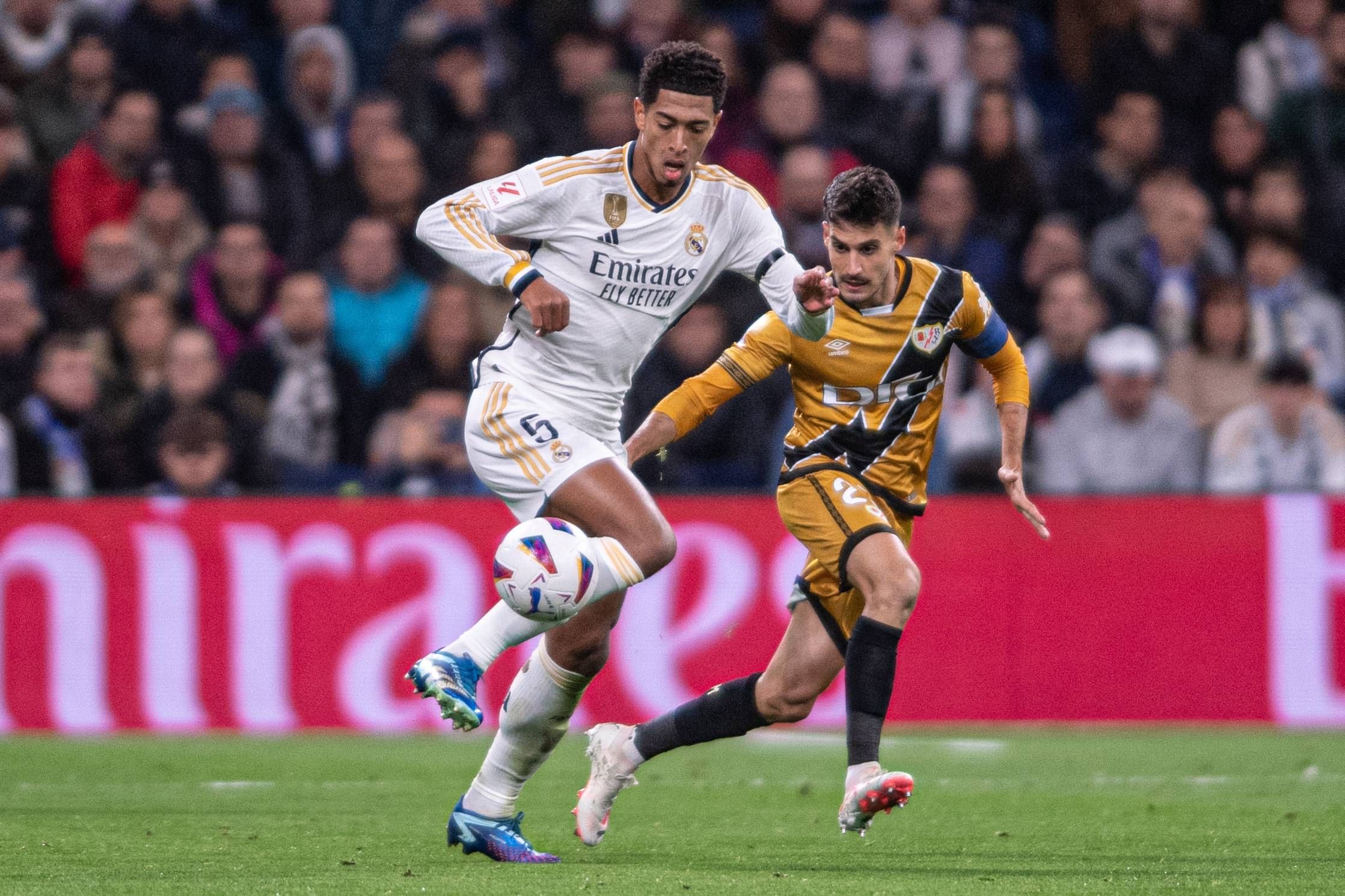 Óscar Valentín en el Bernabéu enfrentándose a Jude Bellingham.