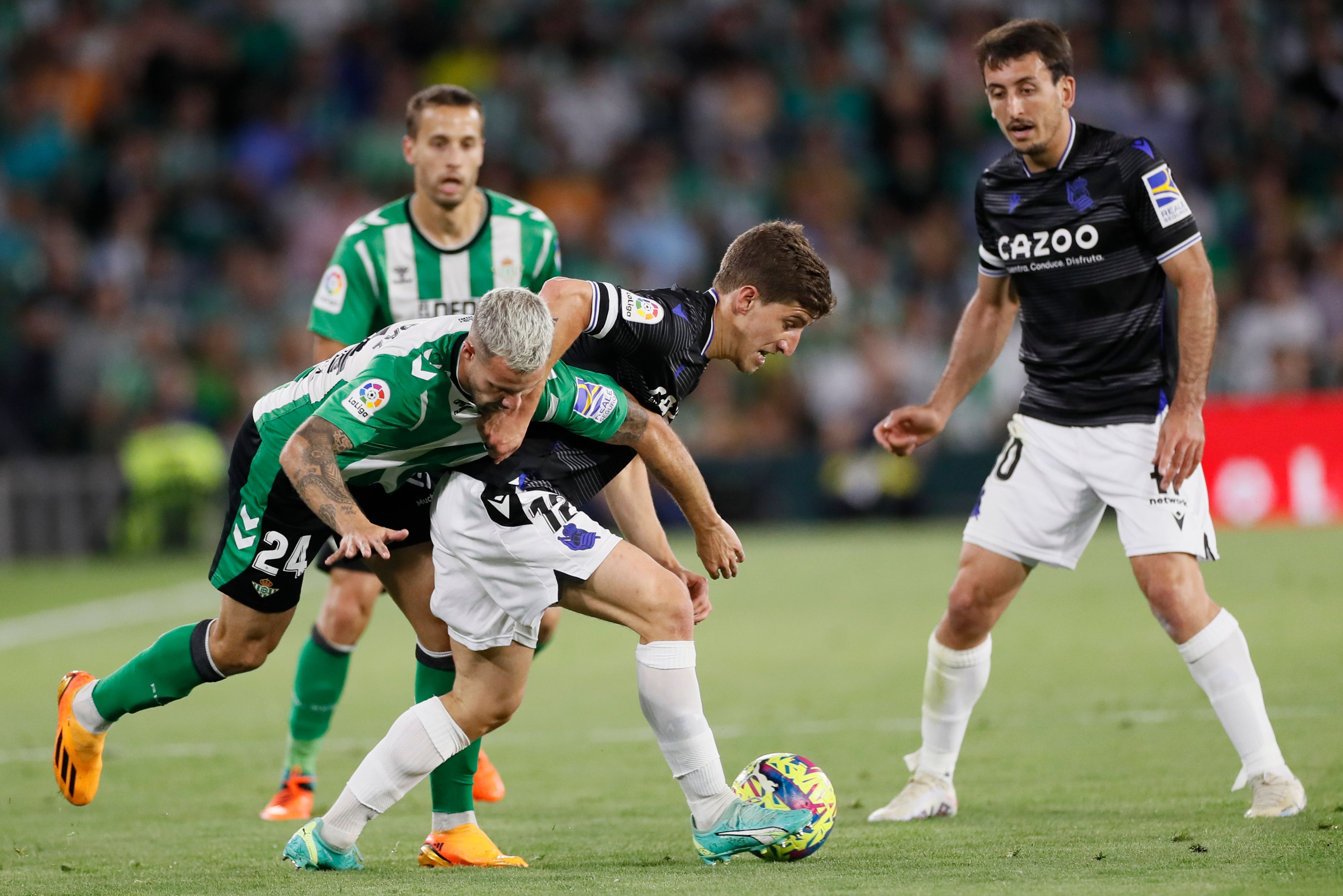 Aihen Muñoz en una acción en el Benito Villamarín.
