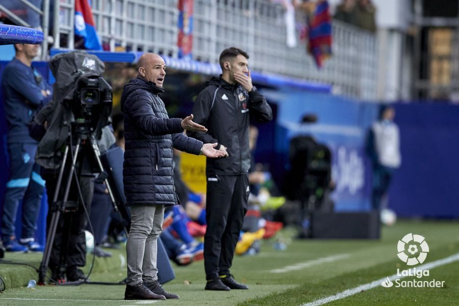  Paco López en el partido contra el Éibar en Ipurúa.