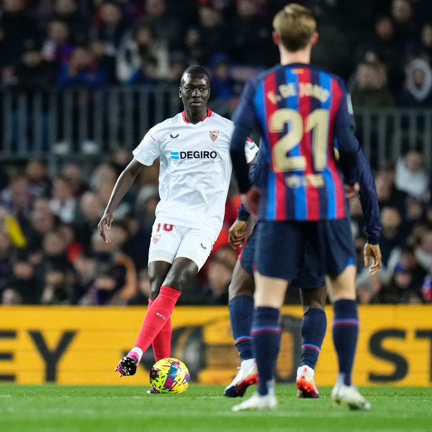  Pape Gueye, ante el FC Barcelona