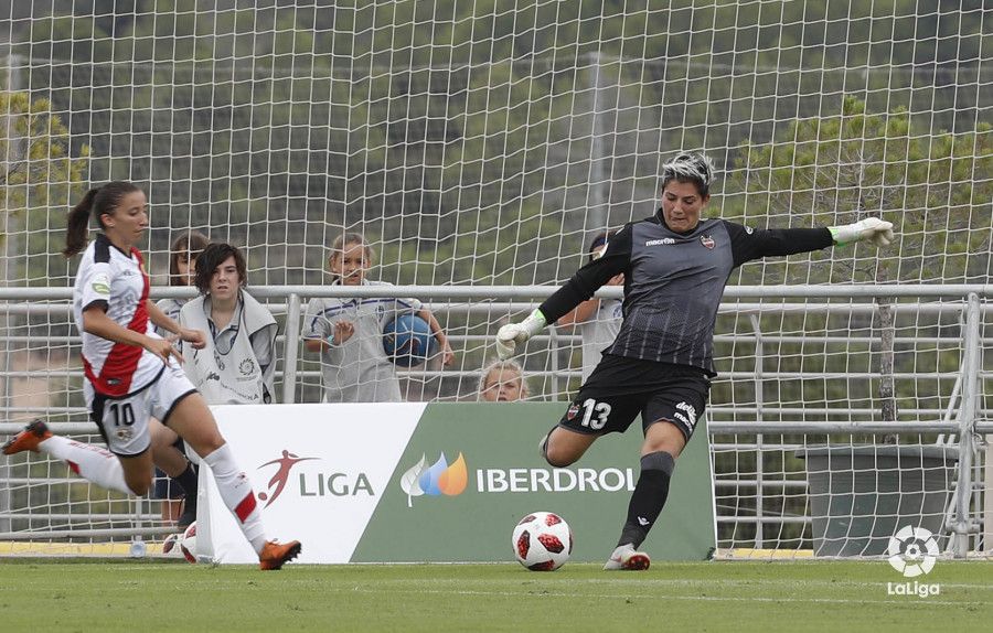  Andreea Paraluta, durante el Levante Femenino-Rayo Vallecano (LaLiga Santander).