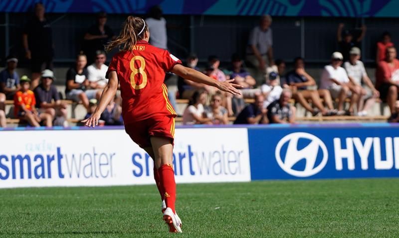  Patri Guijarro celebrando un gol con la selección.