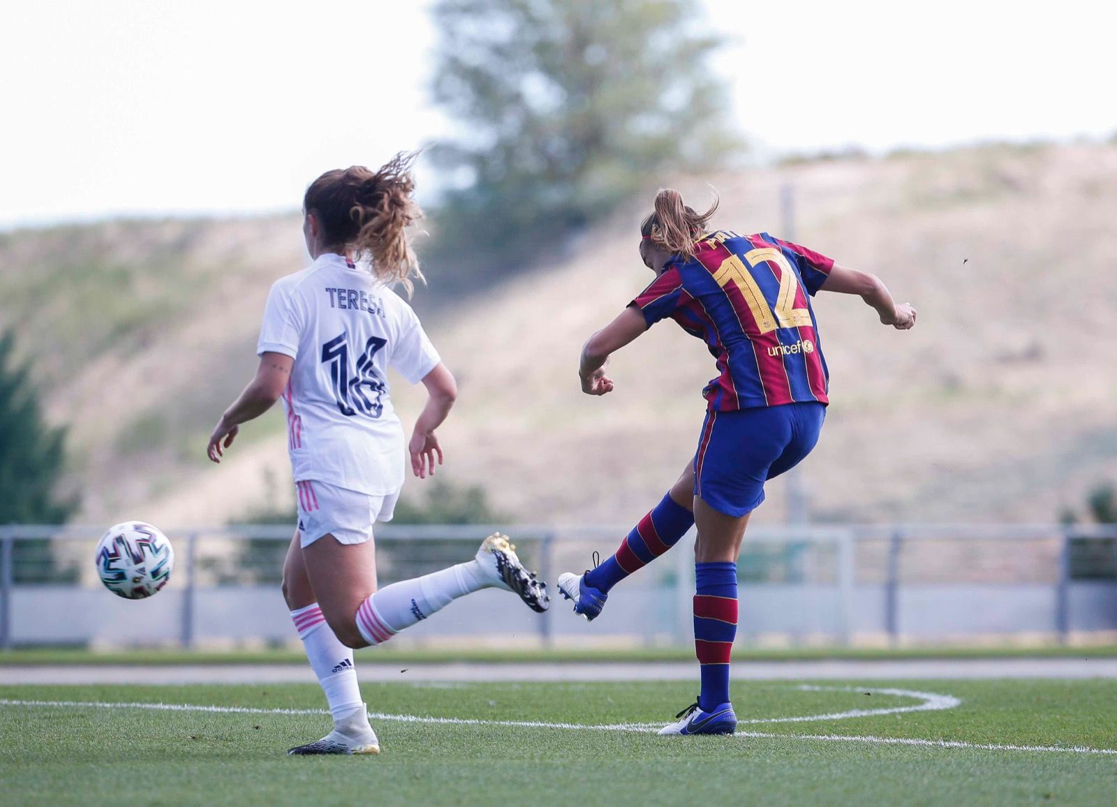  Patri Guijarro consigue el primer gol del partido ante el Real Madrid.