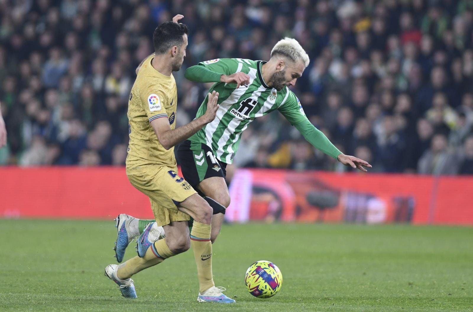 Pezzella, ante el FC Barcelona (Foto: Kiko Hurtado)