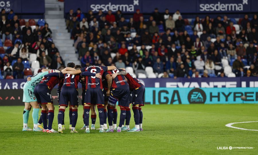 Piña granota en la previa del Levante - Valladolid.