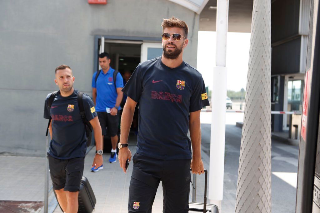 Piqué, en un viaje con el Barcelona.