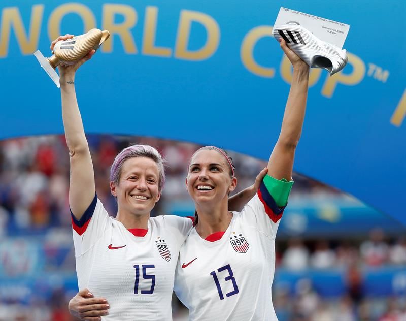 Rapinoe y Morgan celebran el Mundial.