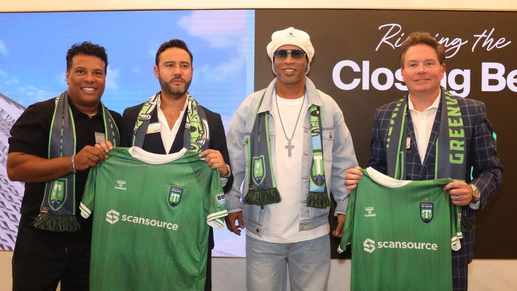  Ronaldinho, nuevo propietario de un equipo de fútbol (Fuente: @GVLTriumph)