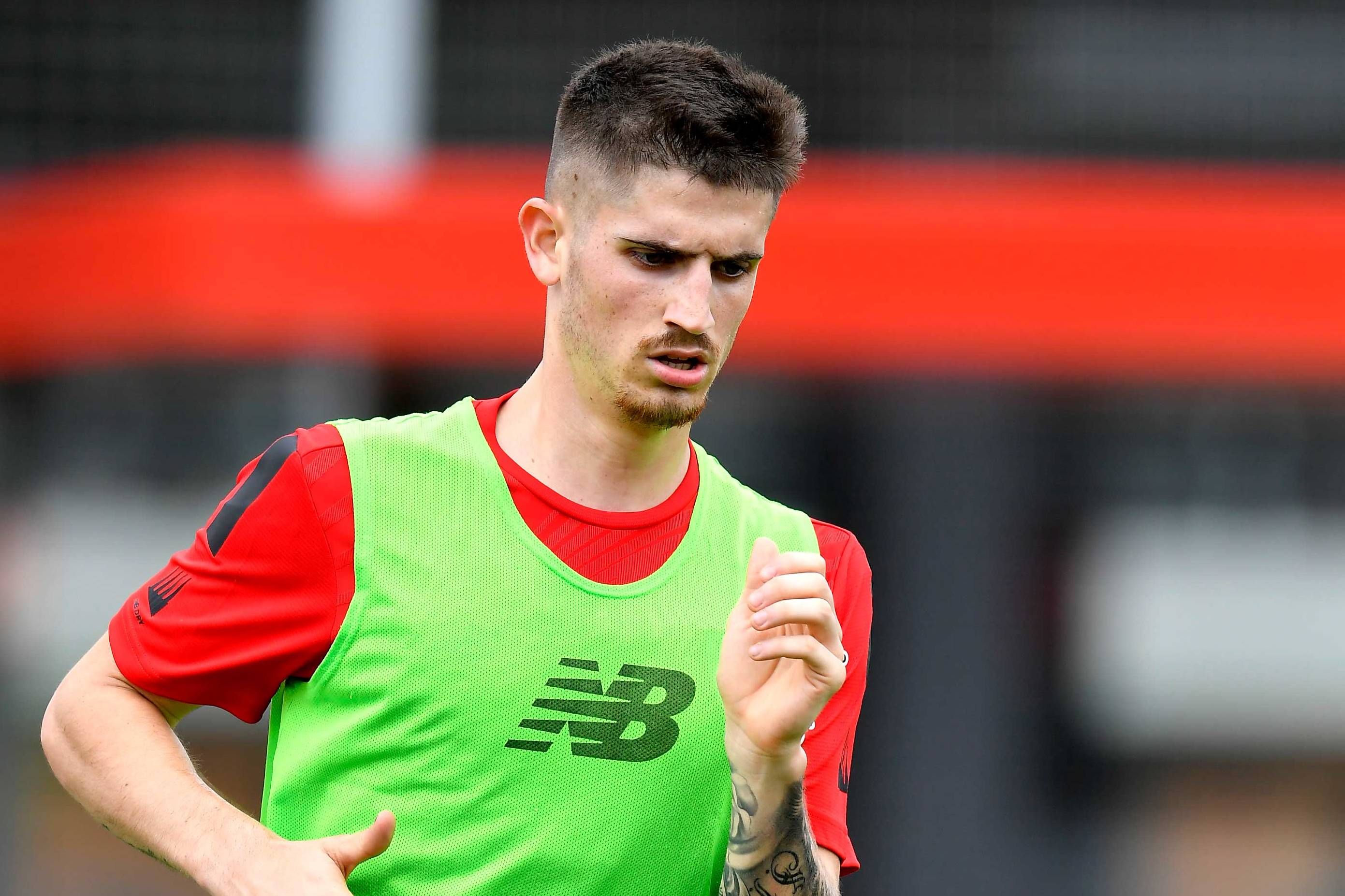  El navarro Oihan Sancet se entrena en Lezama.