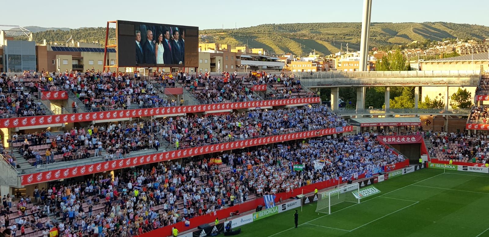  Suena el himno de España en Los Cármenes.