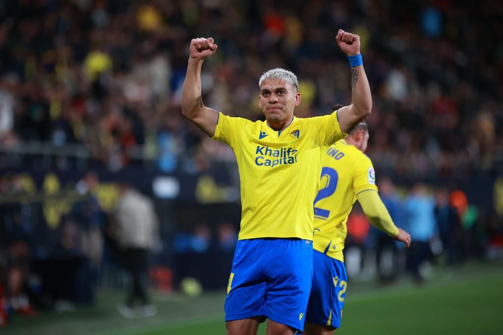Ocampo celebra su gol en el Cádiz-Elche (Foto: Cristo García).