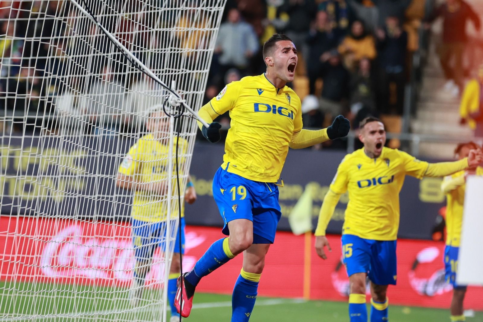 Celebración del gol de Sergi Guardiola en el Cádiz - Girona (Foto: Cristo García).