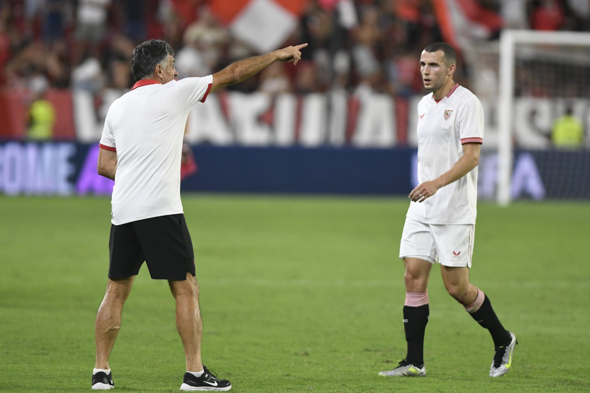 Mendilibar, junto a Idrissi.