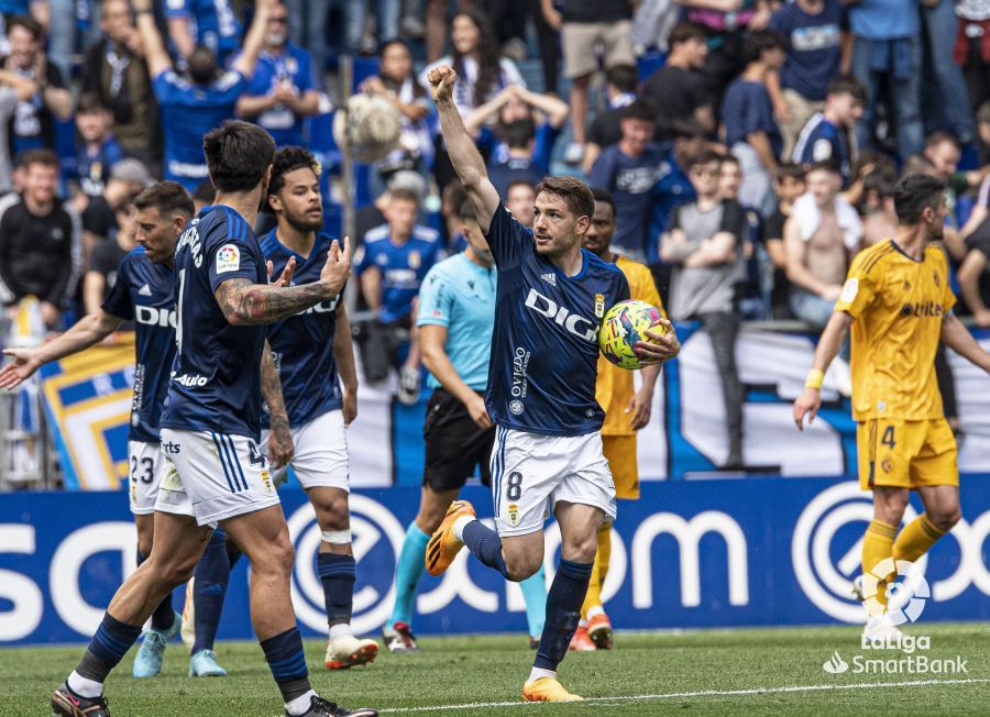  Celebración del gol de Manu Vallejo en el Oviedo - Ponferradina.