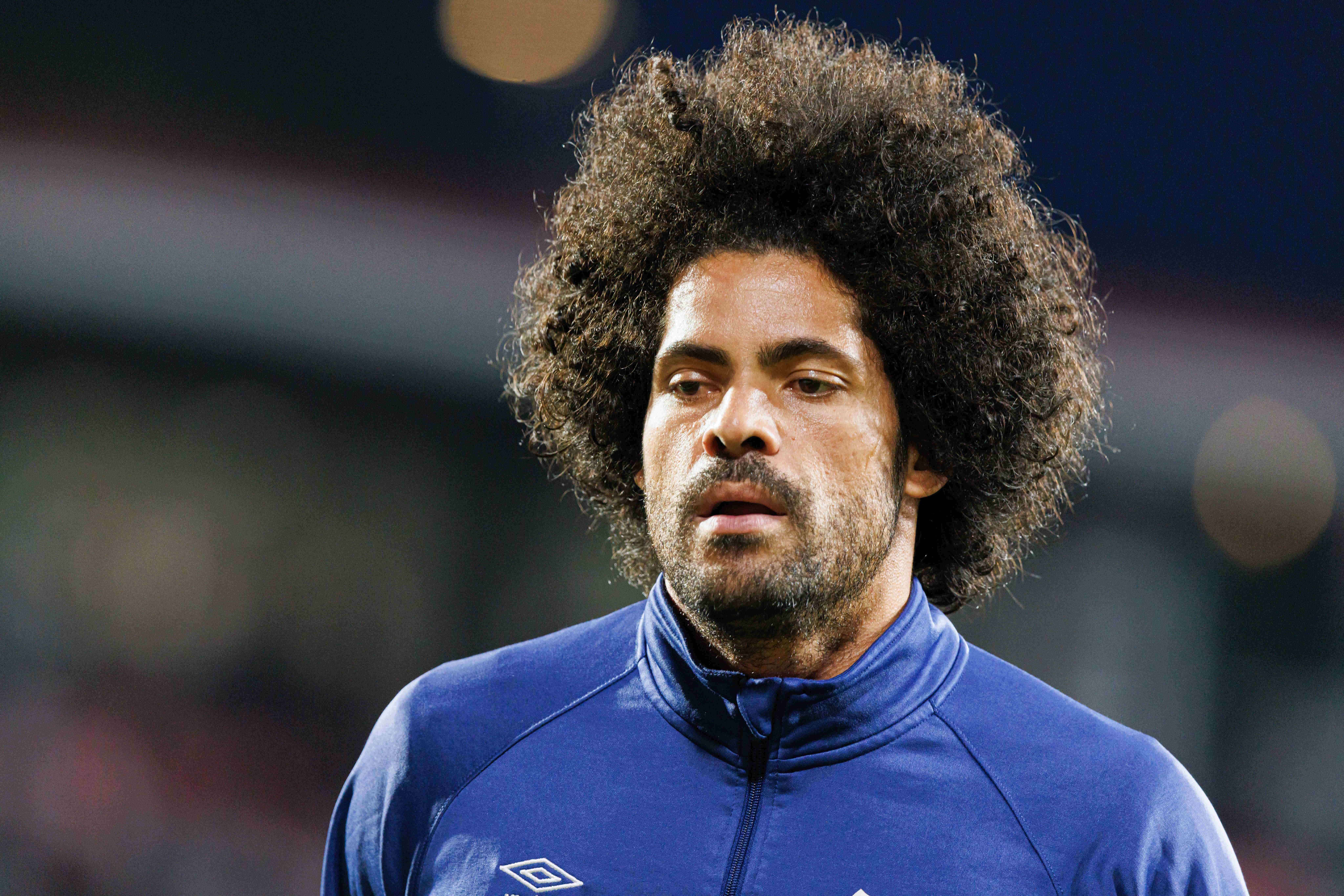 Aridane calentando en un partido del Rayo Vallecano.