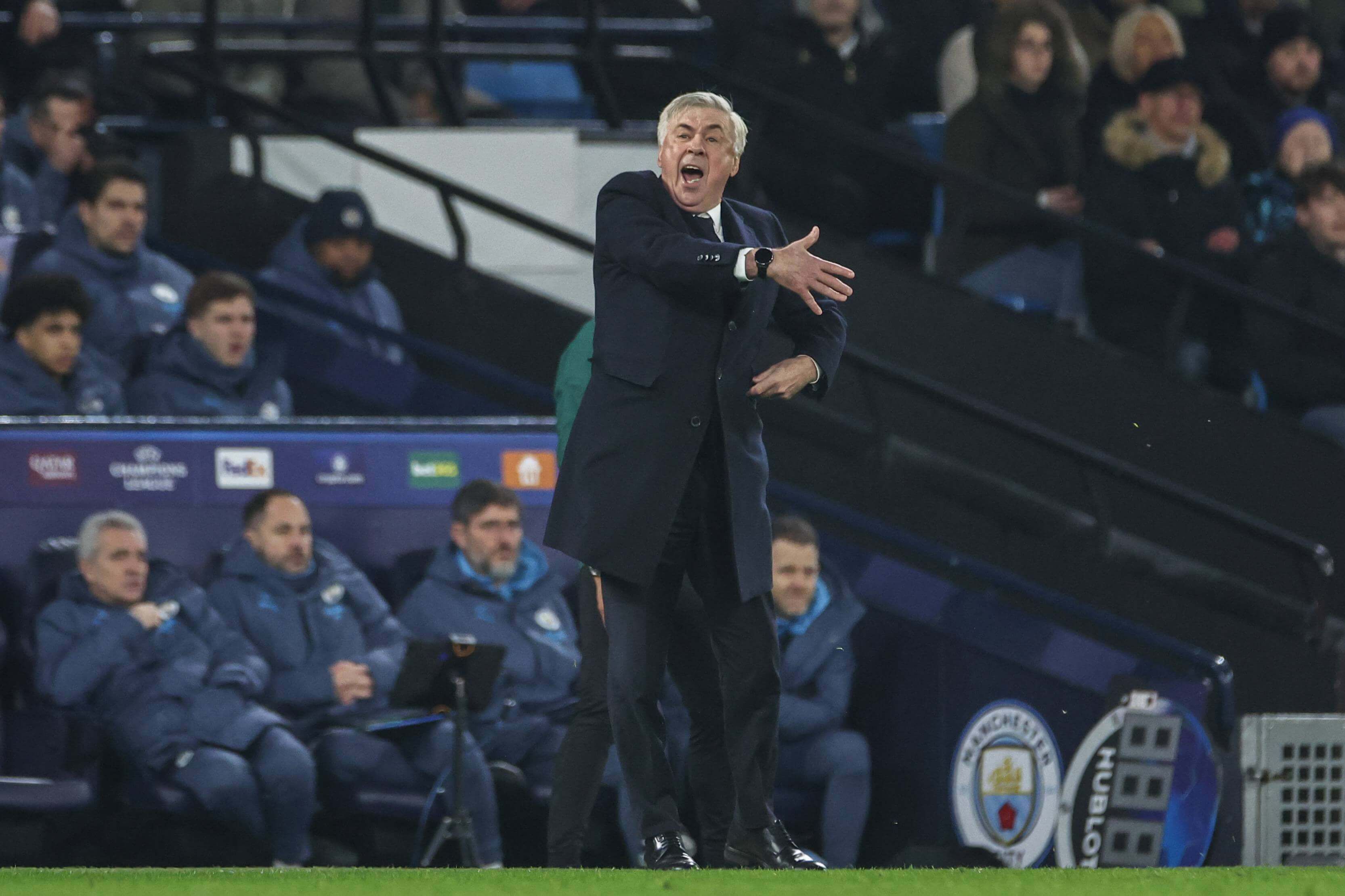  Carlo Ancelotti, cabreado con sus delanteros en el partido contra el City