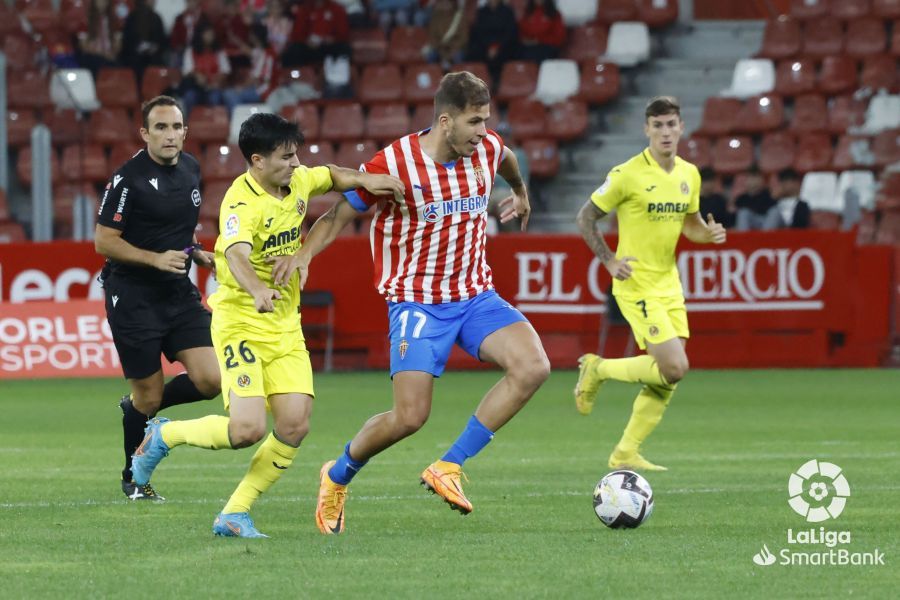  Christian Rivera, durante el Sporting - Villarreal B.