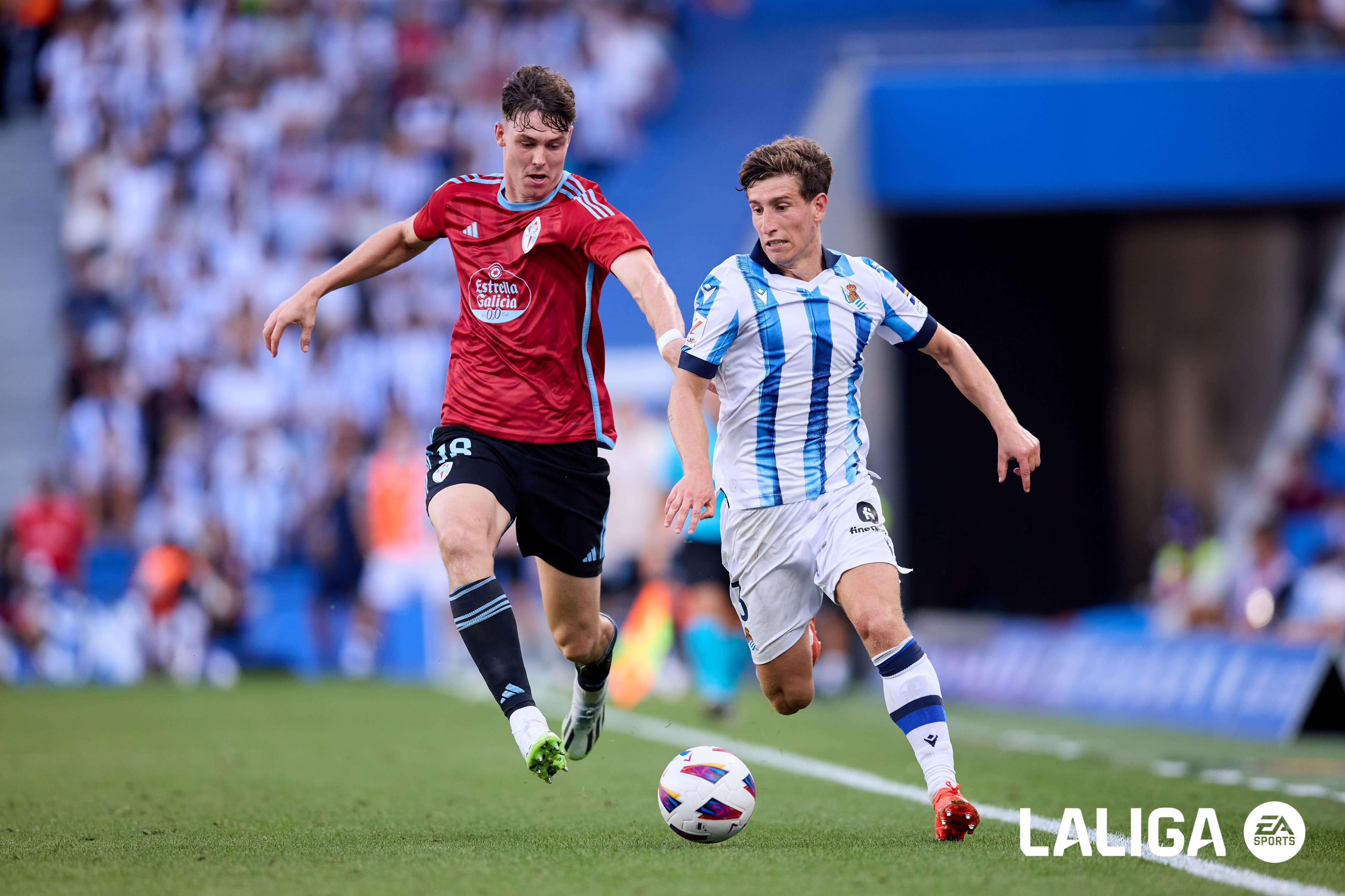 Jörgen Strand-Larsen pugna con Aihen Muñoz en el Real Sociedad - Celta.