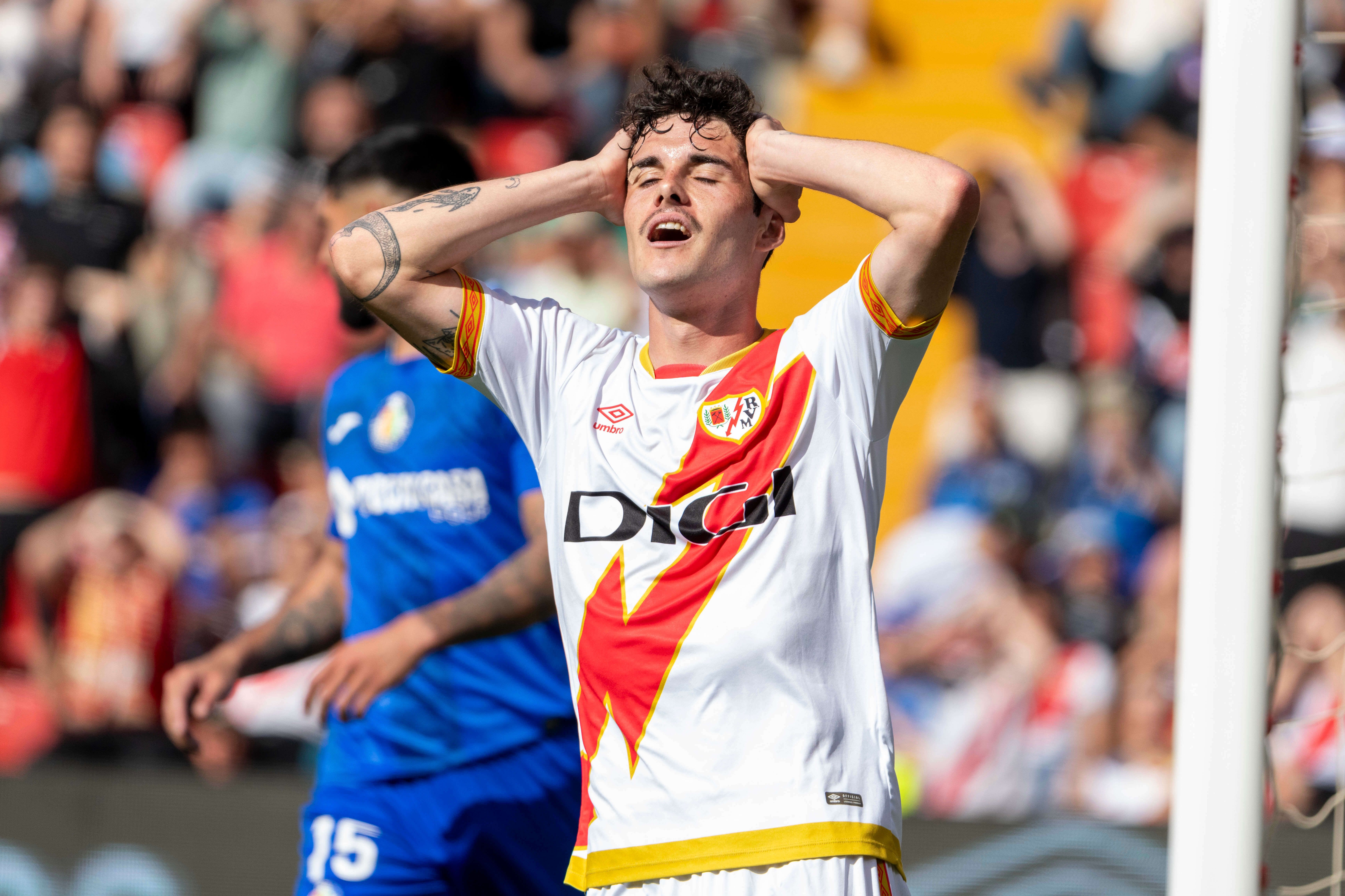 Sergio Camello se lamenta de una ocasión en el Rayo-Getafe.