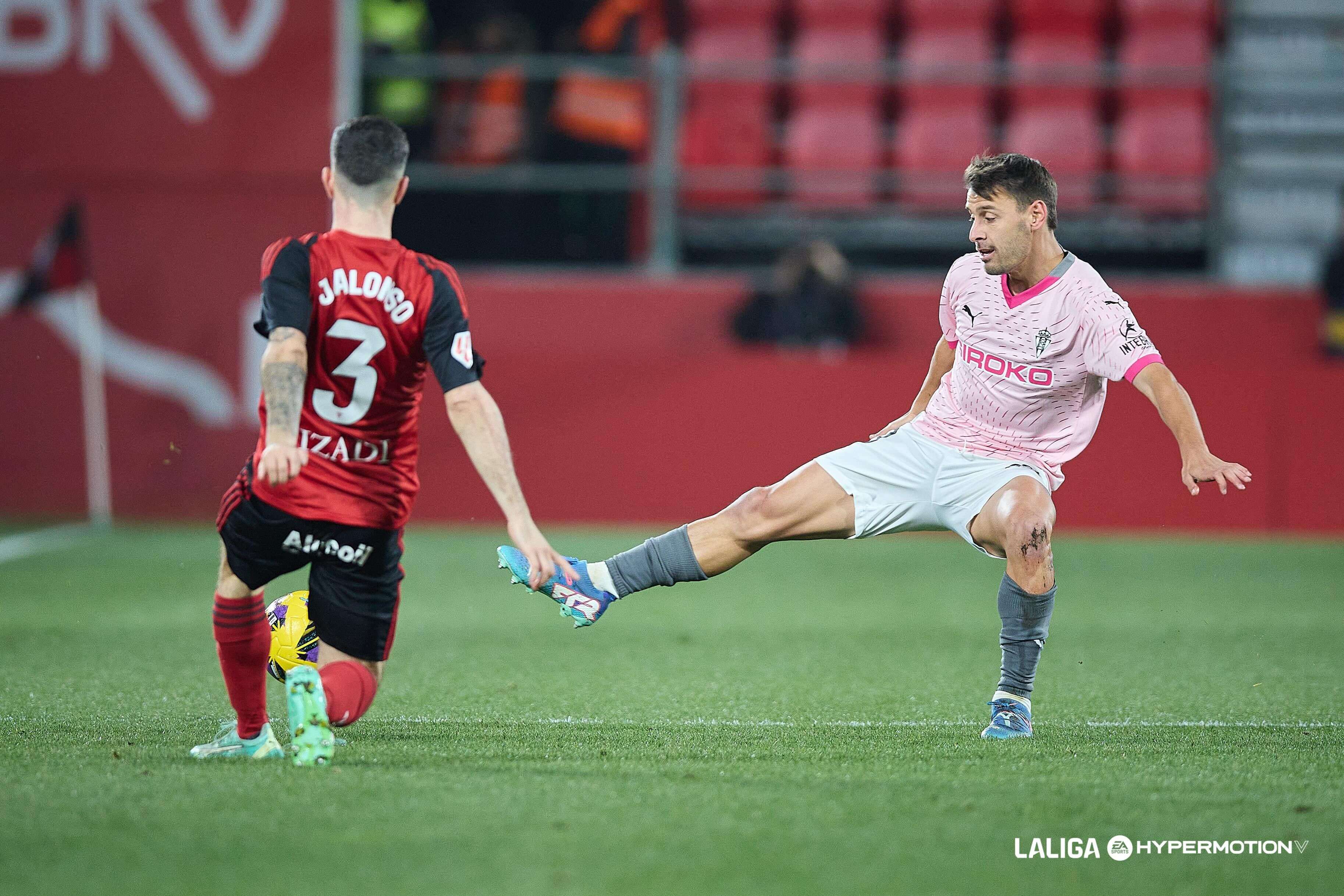 Kevin Vázquez, en el Mirandés - Sporting de la primera vuelta.