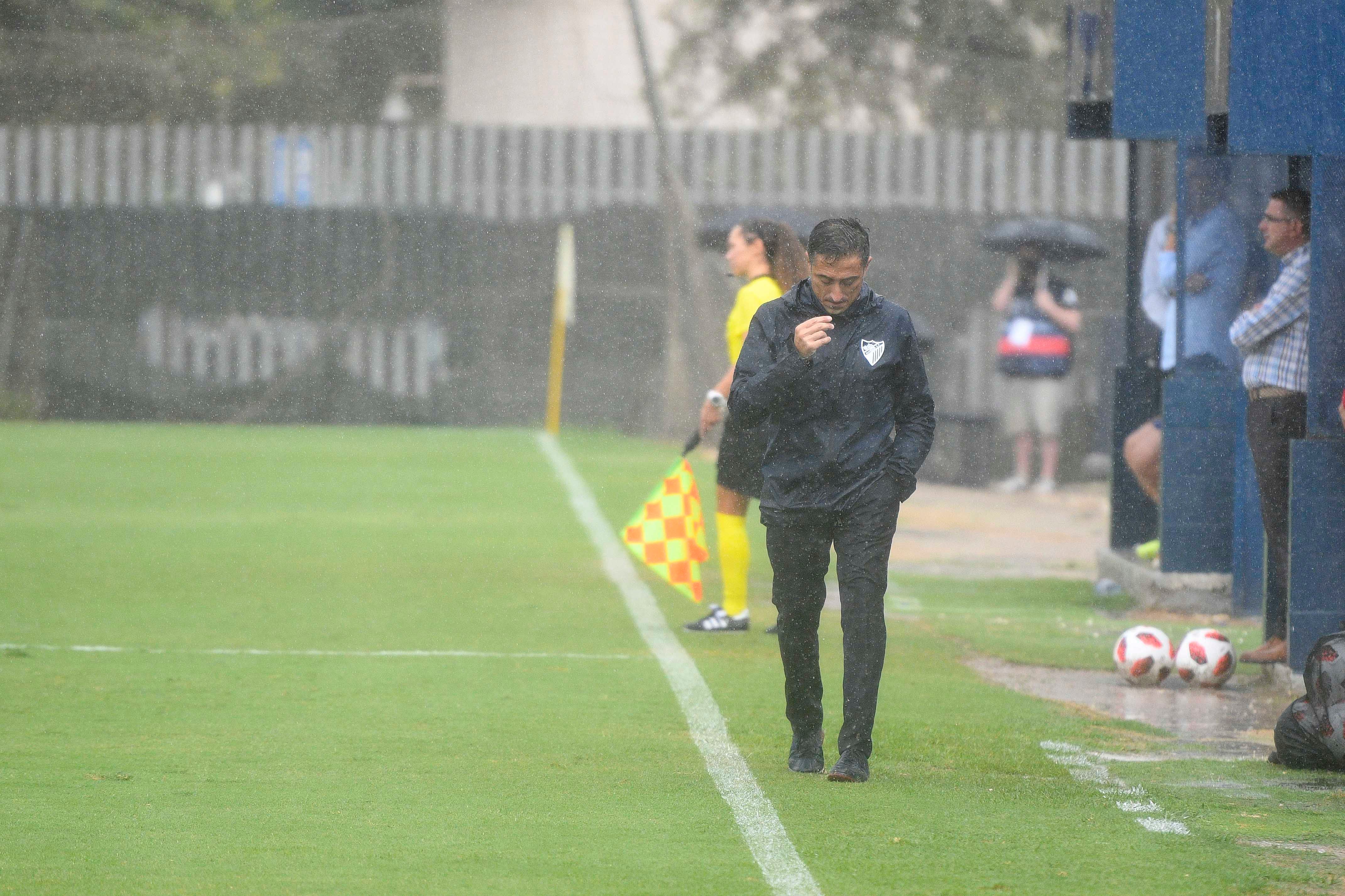  Antonio Contreras, durante el Málaga-Atlético.