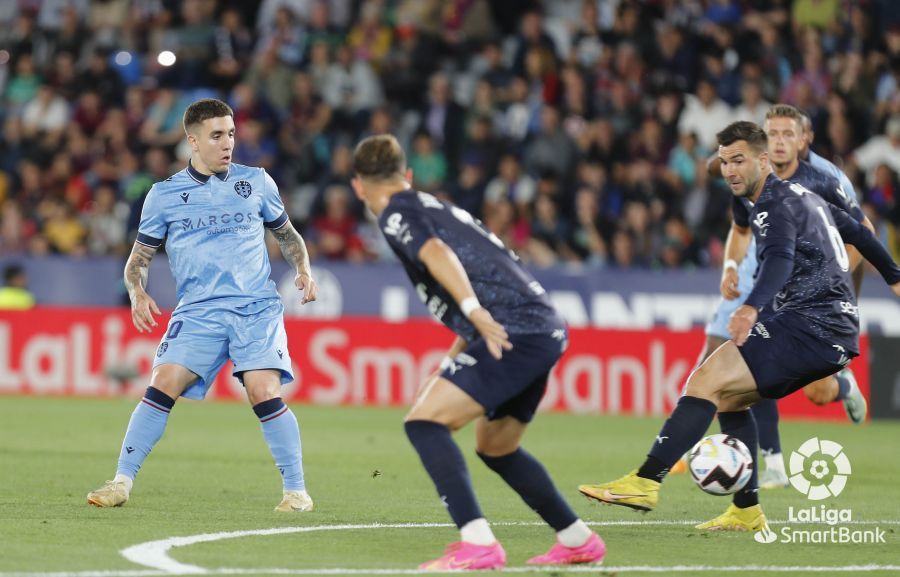  Pase filtrado de Joni Montiel en el Levante - Ibiza (foto: LaLiga).