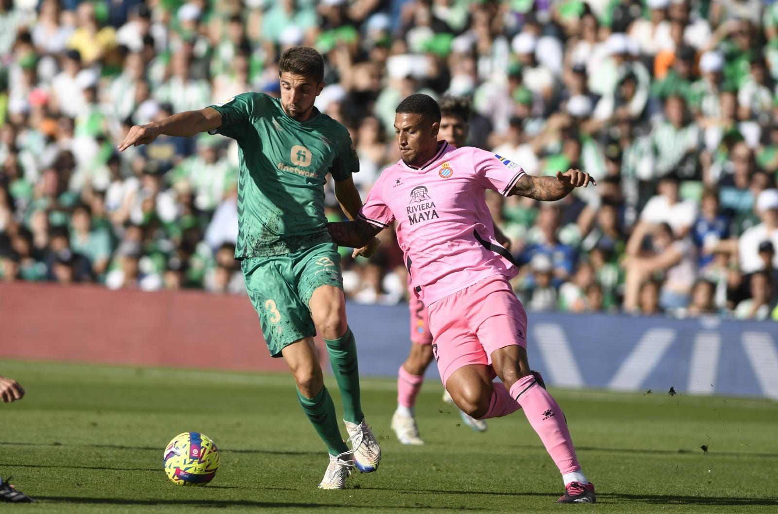Edgar González en un reciente Betis-Espanyol celebrado en el Benito Villamarín (foto: Kiko Hurtado).