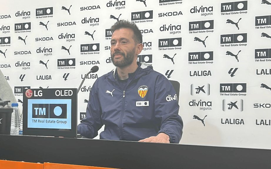  Carlos Corberán, en rueda de prensa.