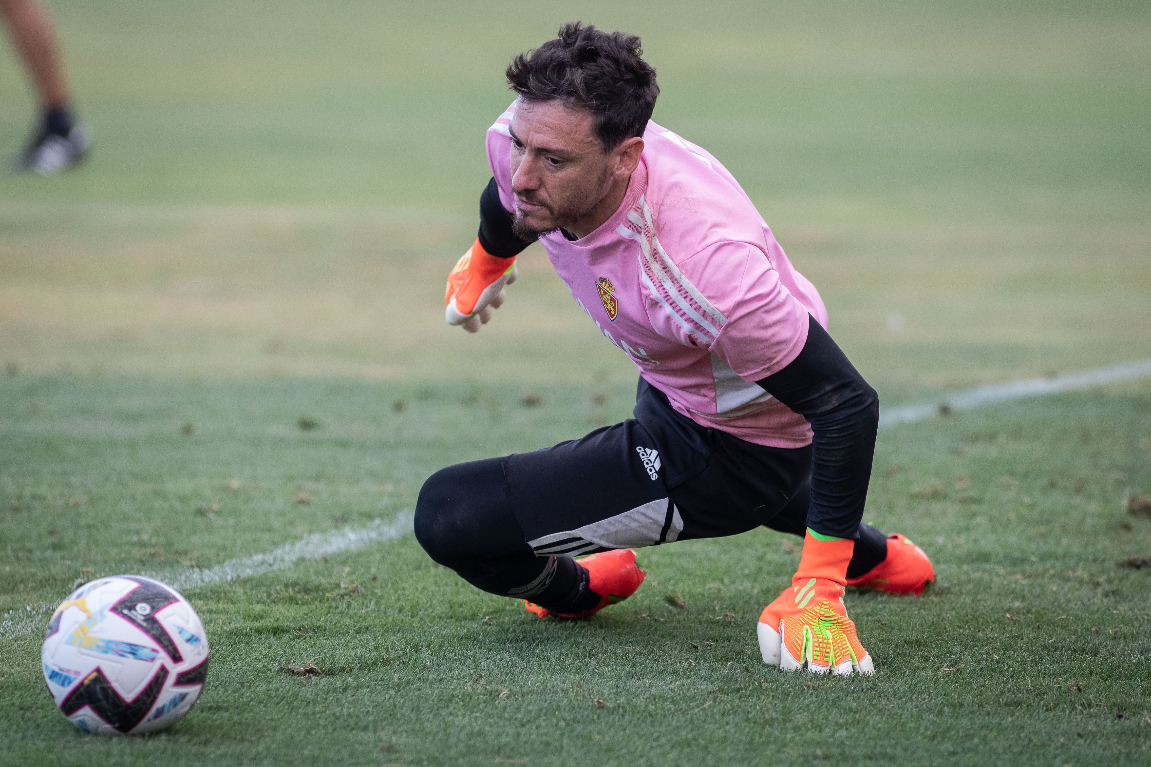 Cristian Álvarez en un entrenamiento del Real Zaragoza.