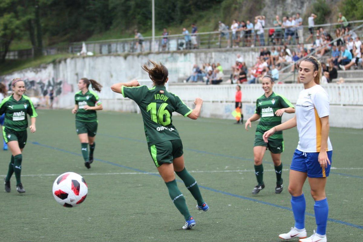 Idoia celebrando uno de los goles..