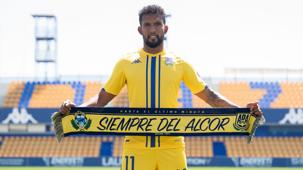  Dyego Sousa en la presentación del Alcorcón (RR.SS)