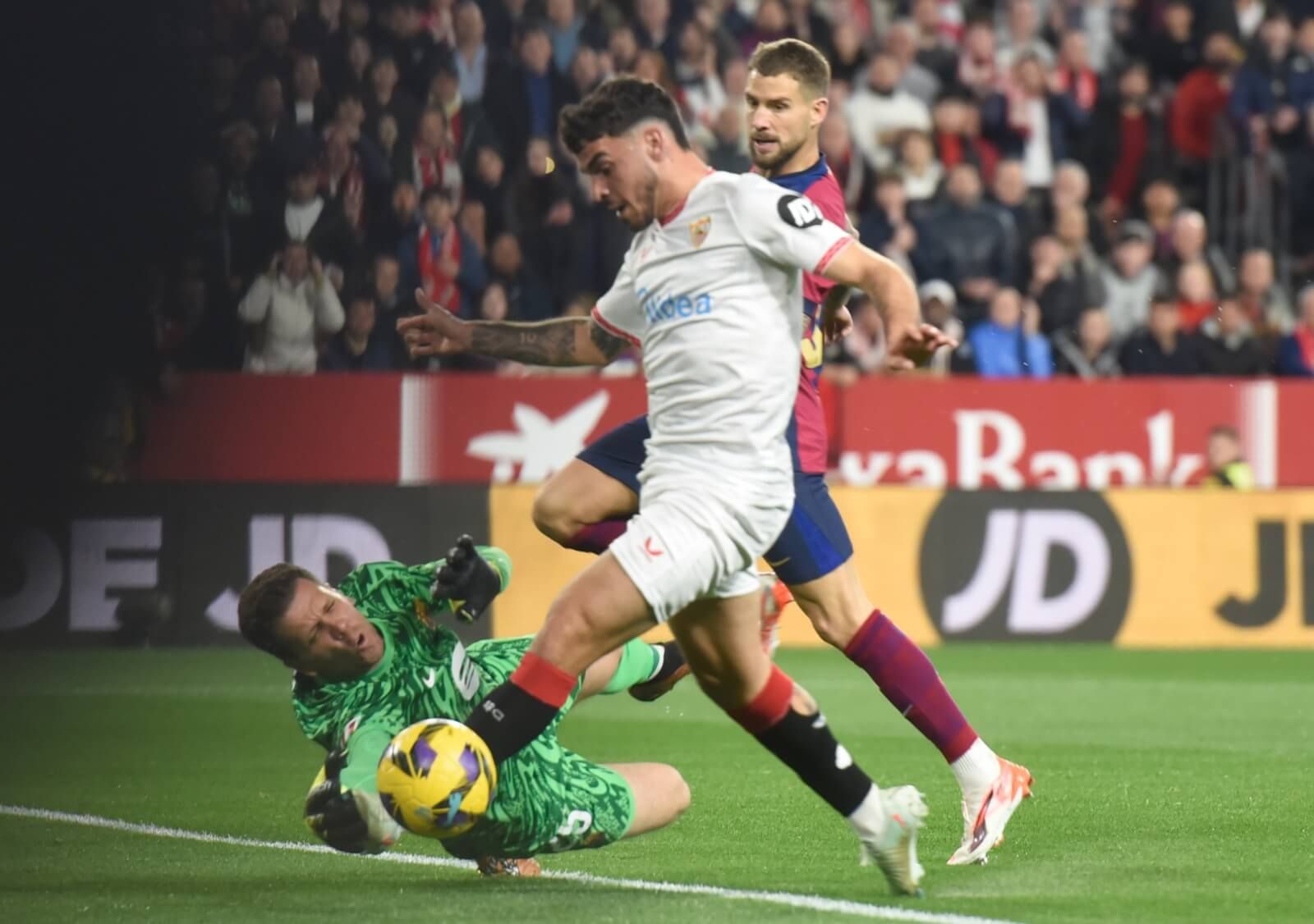 Isaac Romero en una acción del partido (foto: Kiko Hurtado).