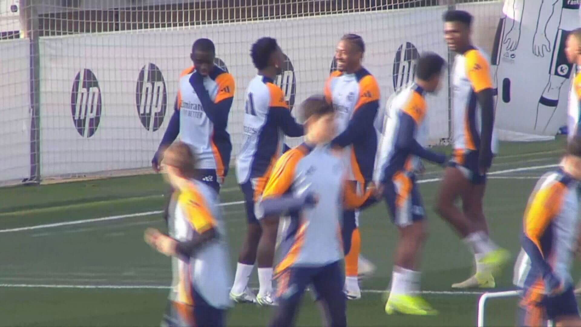  Carlo Ancelotti habló sobre la veulta de David Alaba y Vinicius al grupo (ElDesmarque)