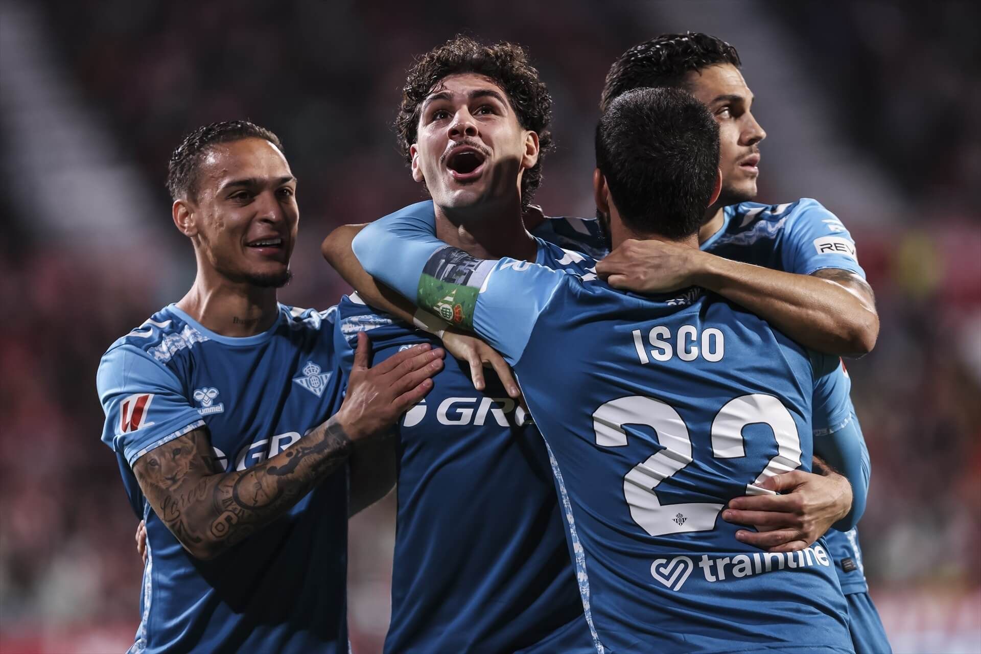  Johnny Cardoso celebra su gol en el Girona - Betis