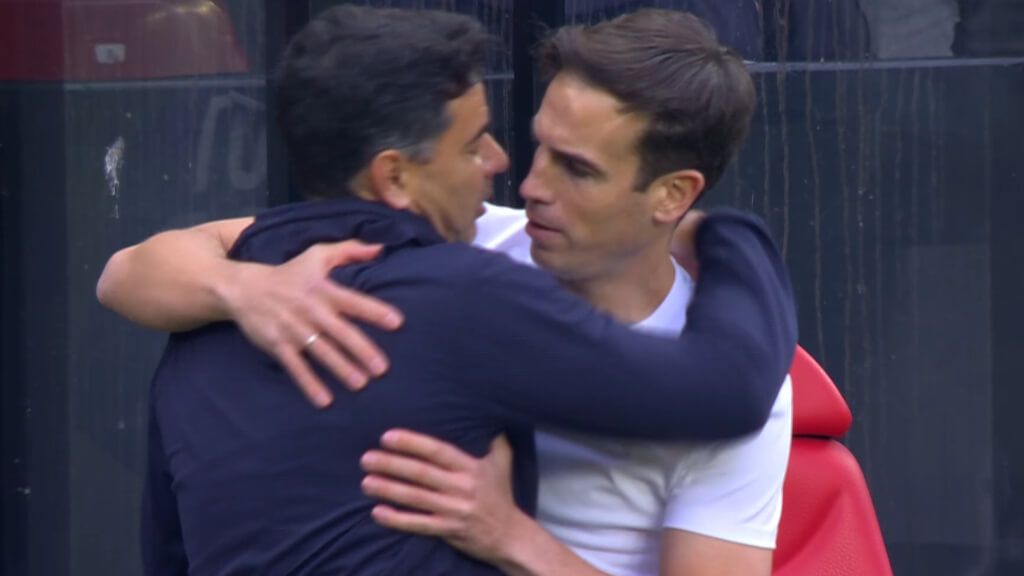  Míchel e Iñigo Pérez abrazándose (DAZN)