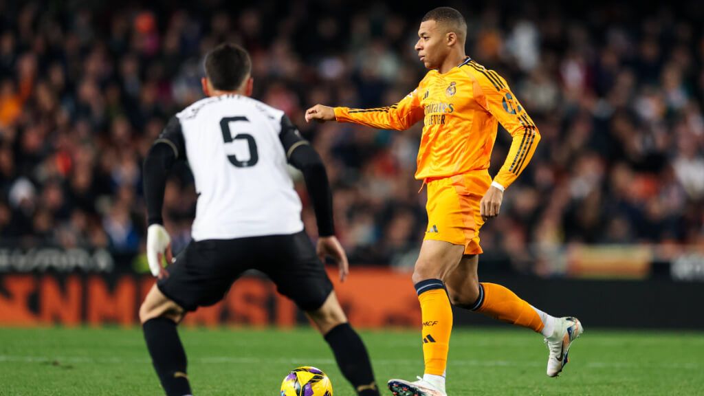  Kylian Mbappé en el partido contra el Valencia (Cordon Press)