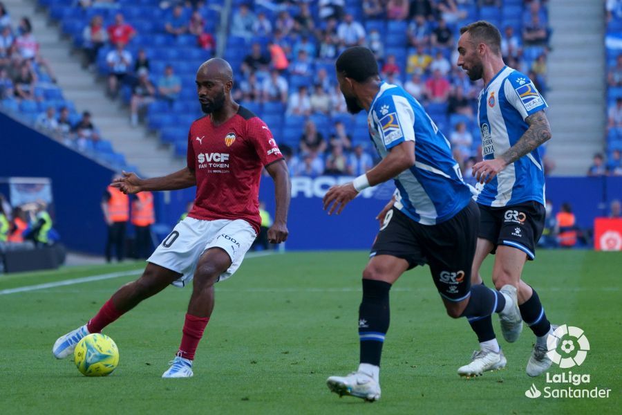  Foulquier ante el Espanyol en el RCDE Stadium..